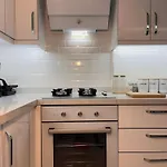 Cozy Atmosphere In The Heart Of Town Apartmán