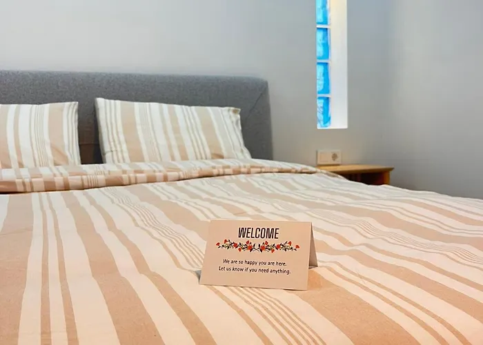 Cozy Atmosphere In The Heart Of Town * דלמן